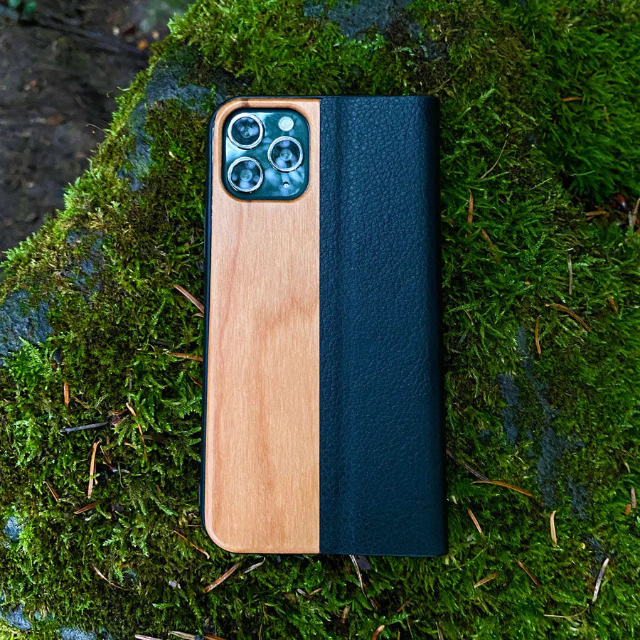 Cherry wood flip case for iPhone 15 Pro - Tree