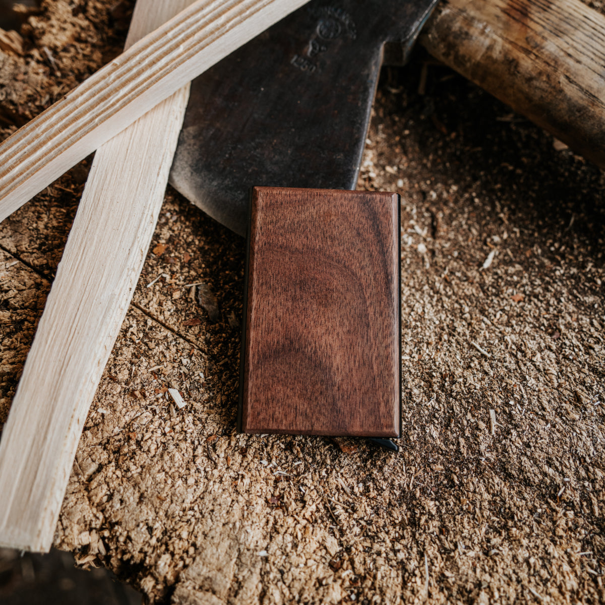 Cardholder Slide – Nuss Holz – Schweizer Kuh