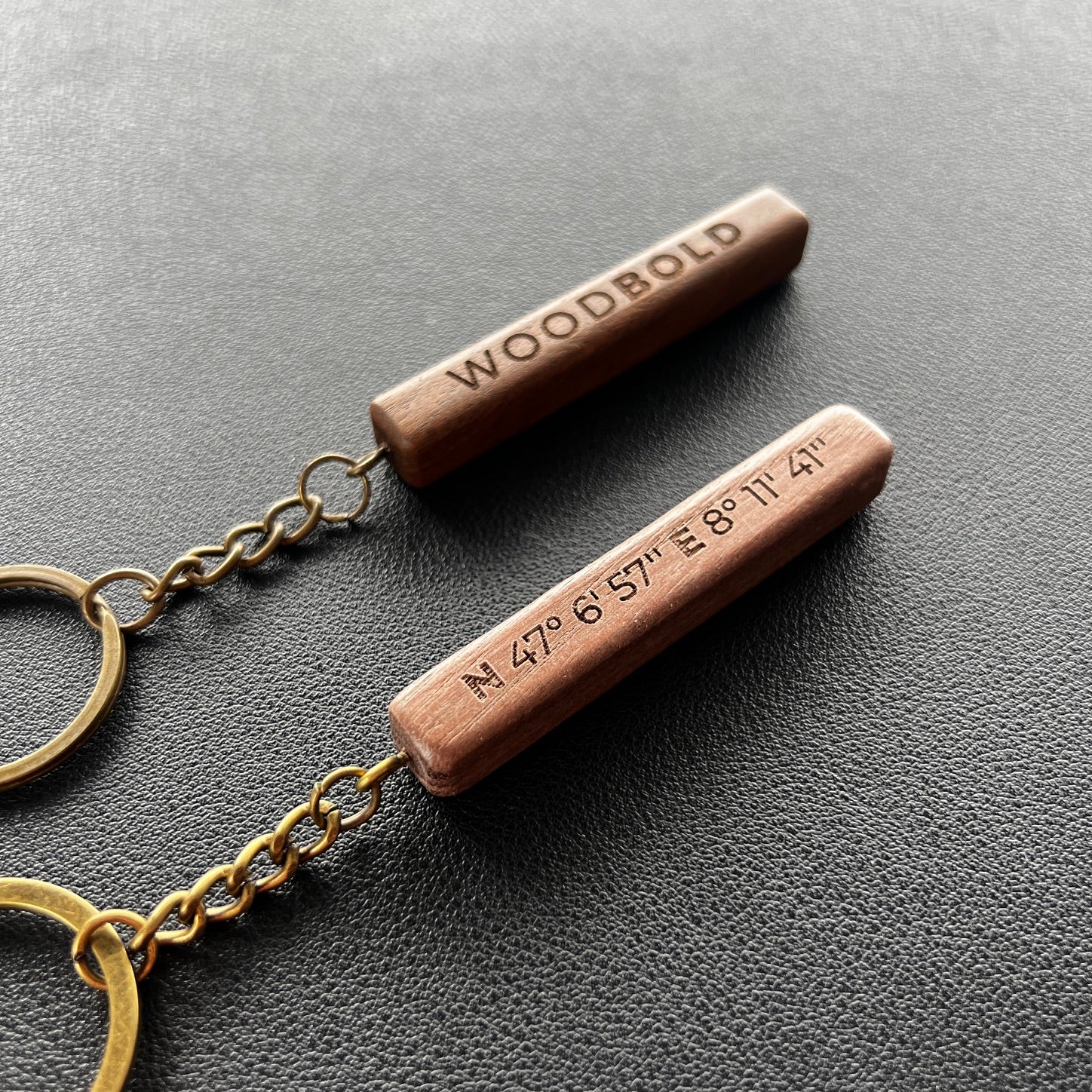 Schlüsselanhänger WoodBold aus Nussholz