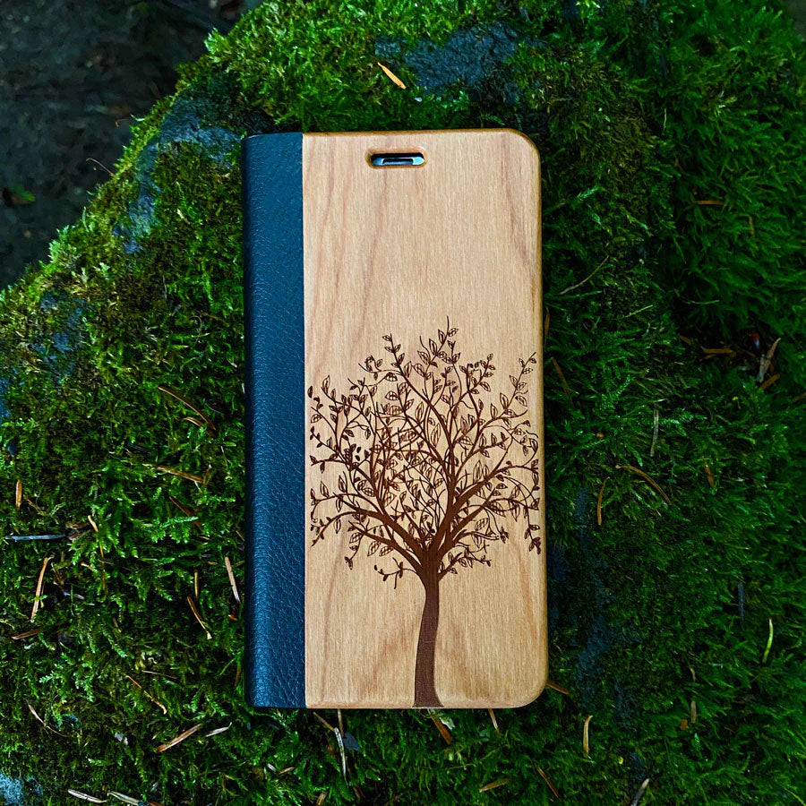 Cherry wood flip case for iPhone 16 Plus - World