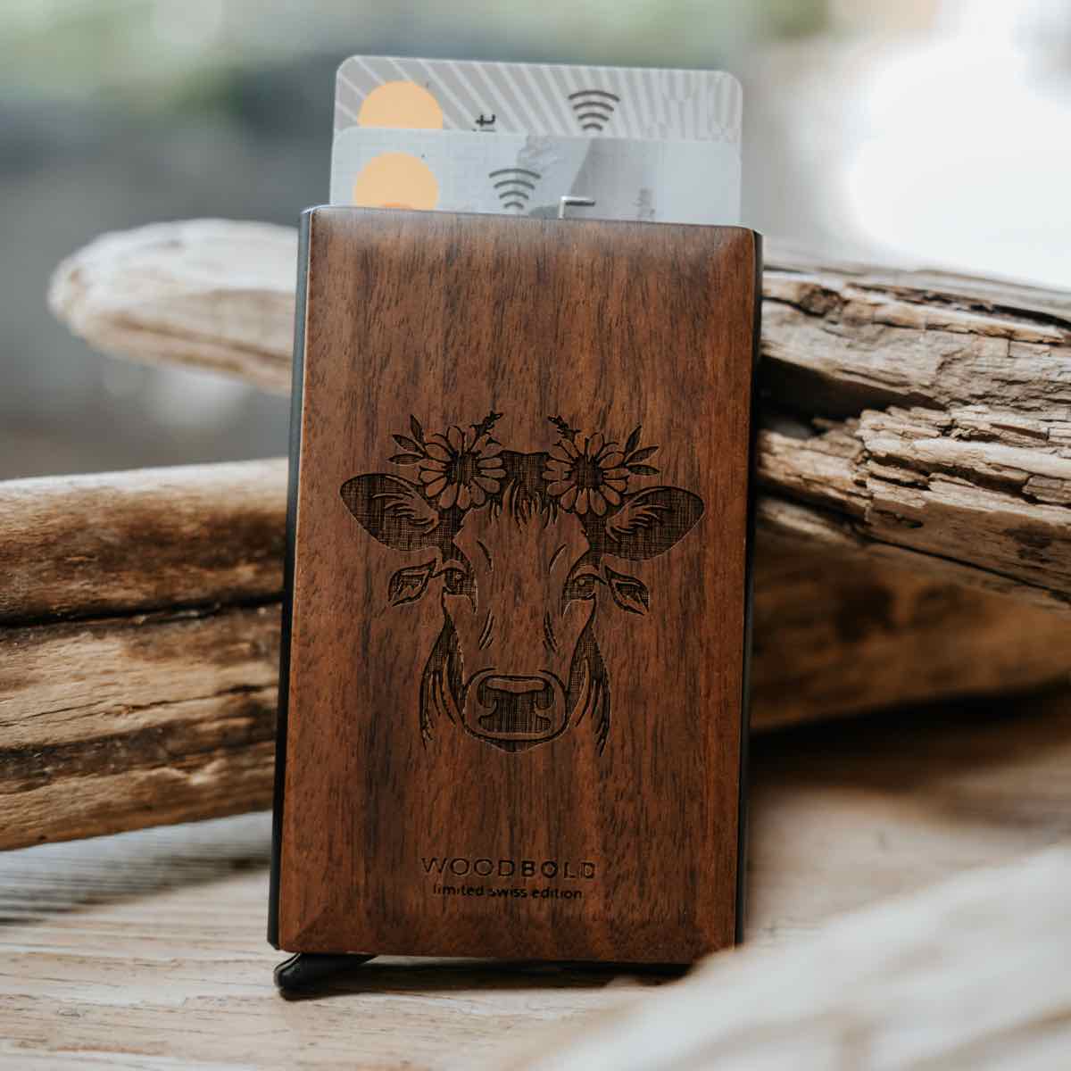 Cardholder Slide – Nuss Holz – Schweizer Kuh