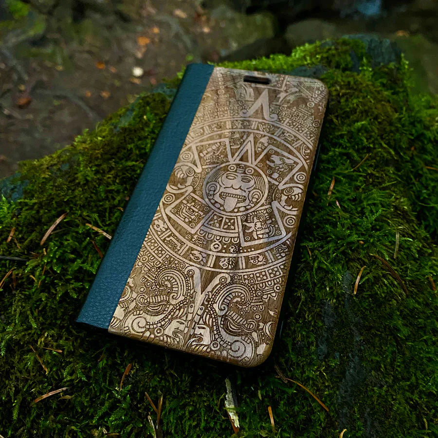 Walnut flip case iPhone 16 Plus - Maya