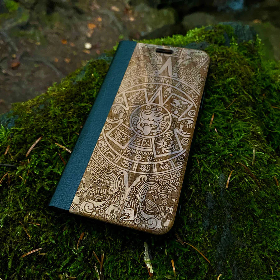 Walnut flip case iPhone 15 Pro - Maya