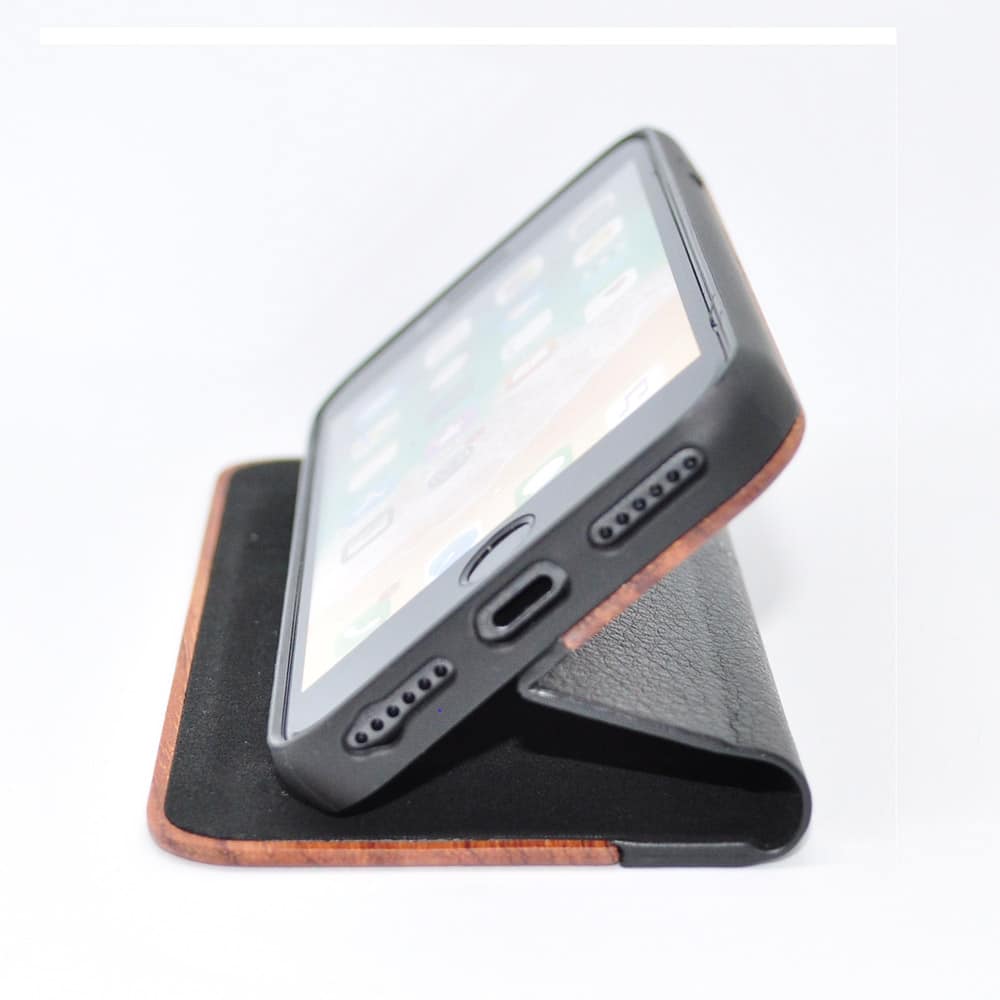 Nussholz Klapphülle iPhone SE 2022 & 2020 / 8 / 7 / 6(s) - Baum