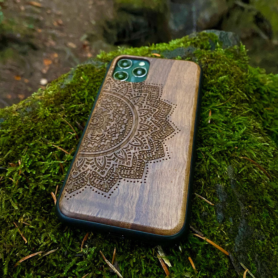 Nussholz Handyhülle iPhone X(S) - Mandala